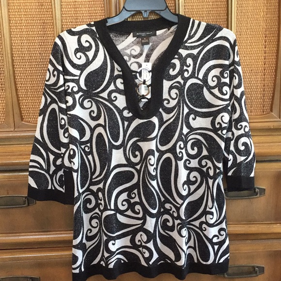 august silk Tops - Pretty August Silk knit elbow length top